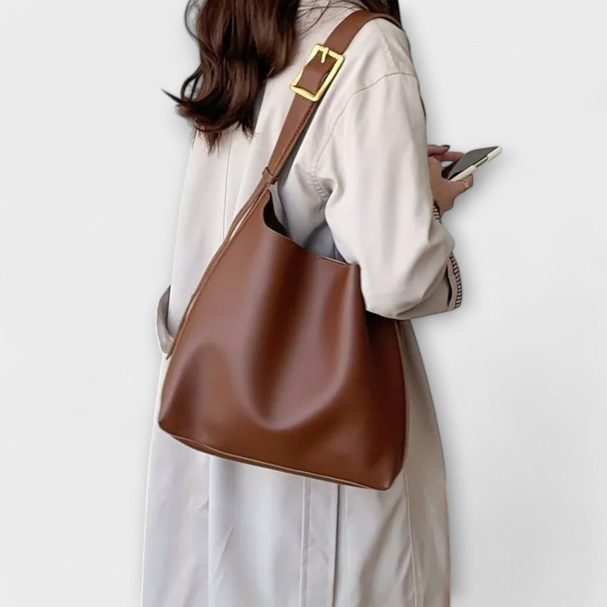 Elegante bolsa de hombro de cuero